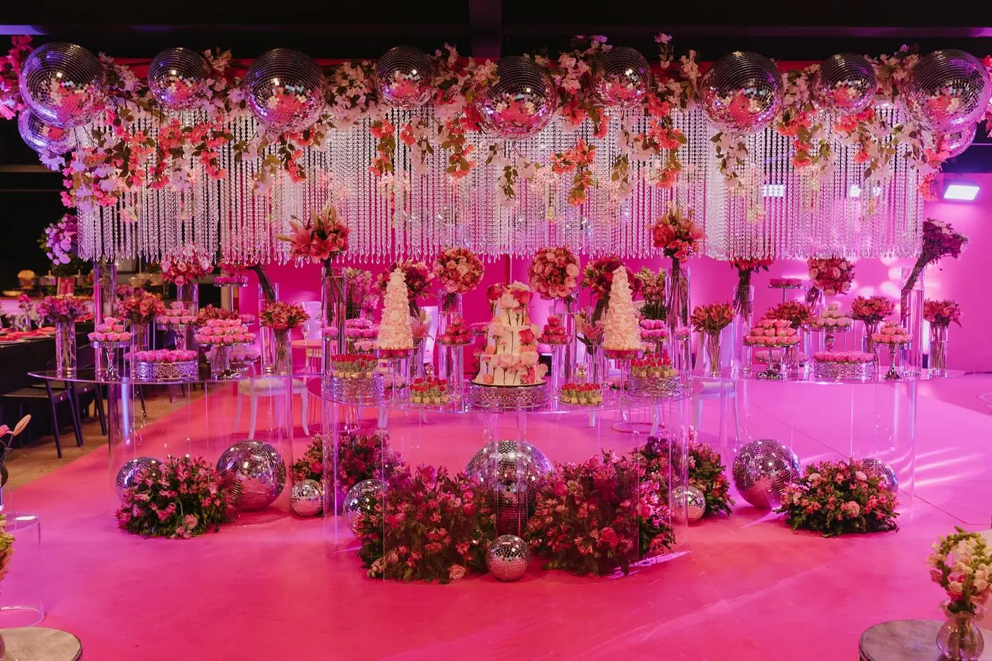 Salão decorado para festa de 15 anos